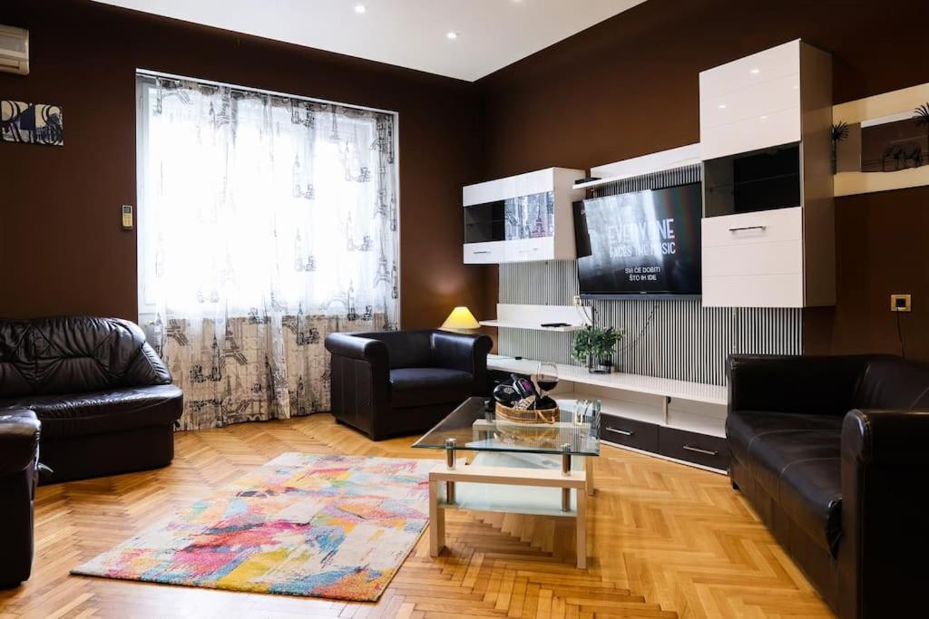 Urban Elegance:center,1bdr Haven Apartment